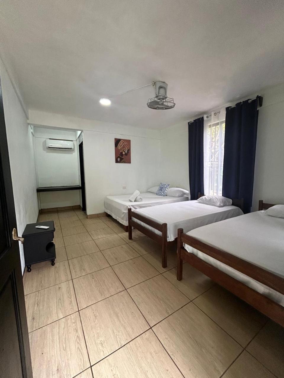 Los Amigos Jungle Hotel Тортугеро Номер фото